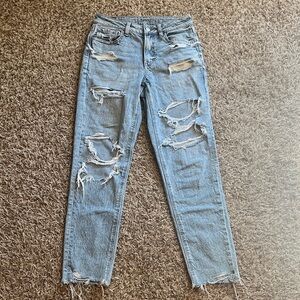 LIKE NEW!! American Eagle Ripped Light Blue Strigid Jeans